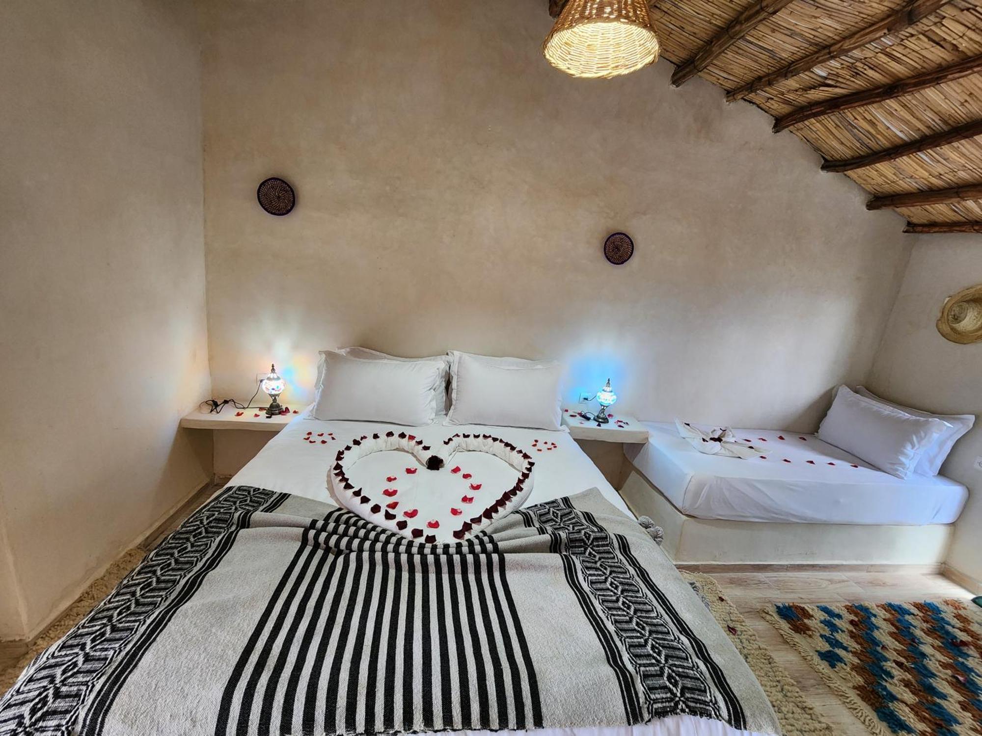 Les Jardins D Amizmiz 6 Piscines Bed & Breakfast Wawizelte Екстериор снимка