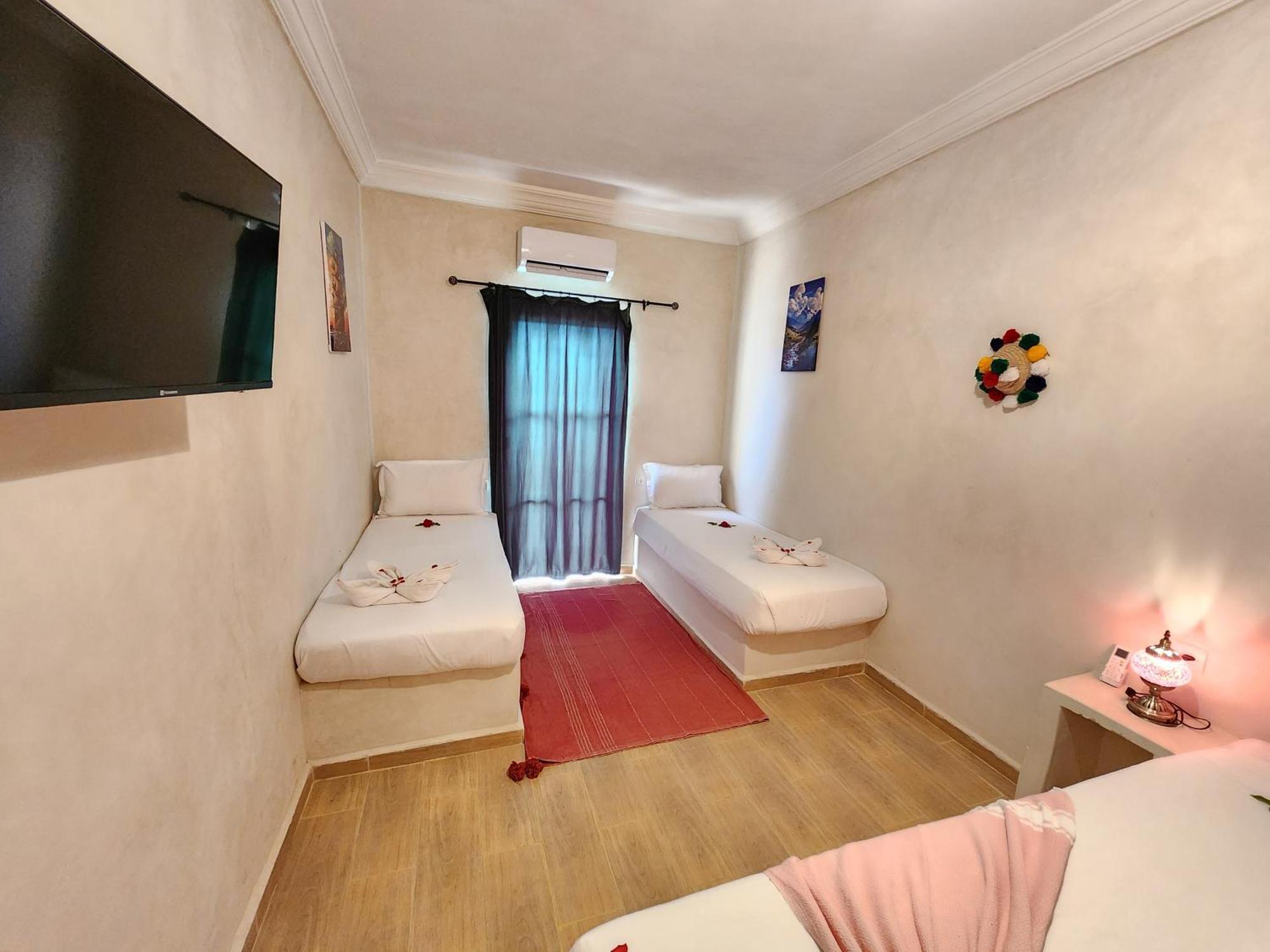 Les Jardins D Amizmiz 6 Piscines Bed & Breakfast Wawizelte Екстериор снимка