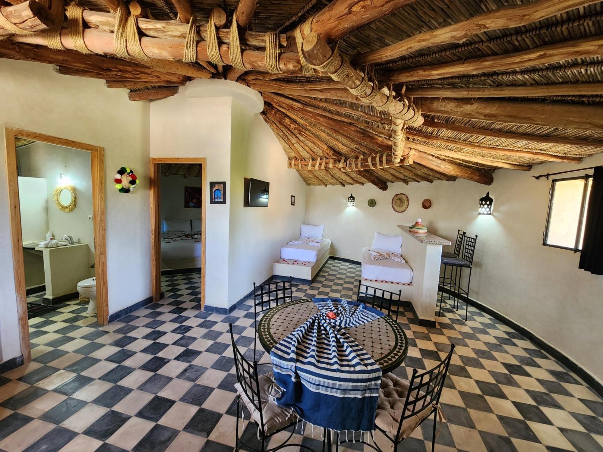 Les Jardins D Amizmiz 6 Piscines Bed & Breakfast Wawizelte Екстериор снимка