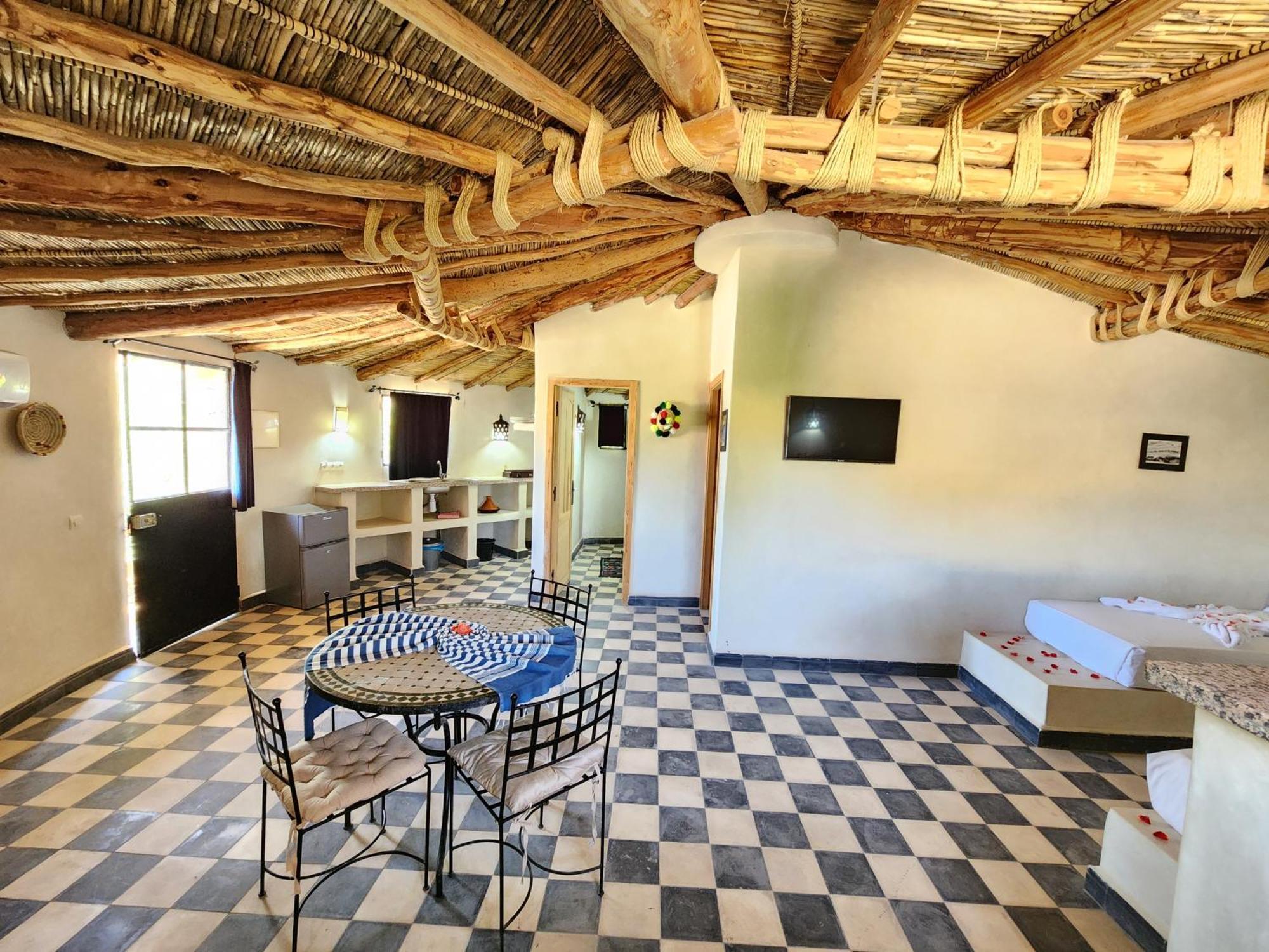 Les Jardins D Amizmiz 6 Piscines Bed & Breakfast Wawizelte Екстериор снимка